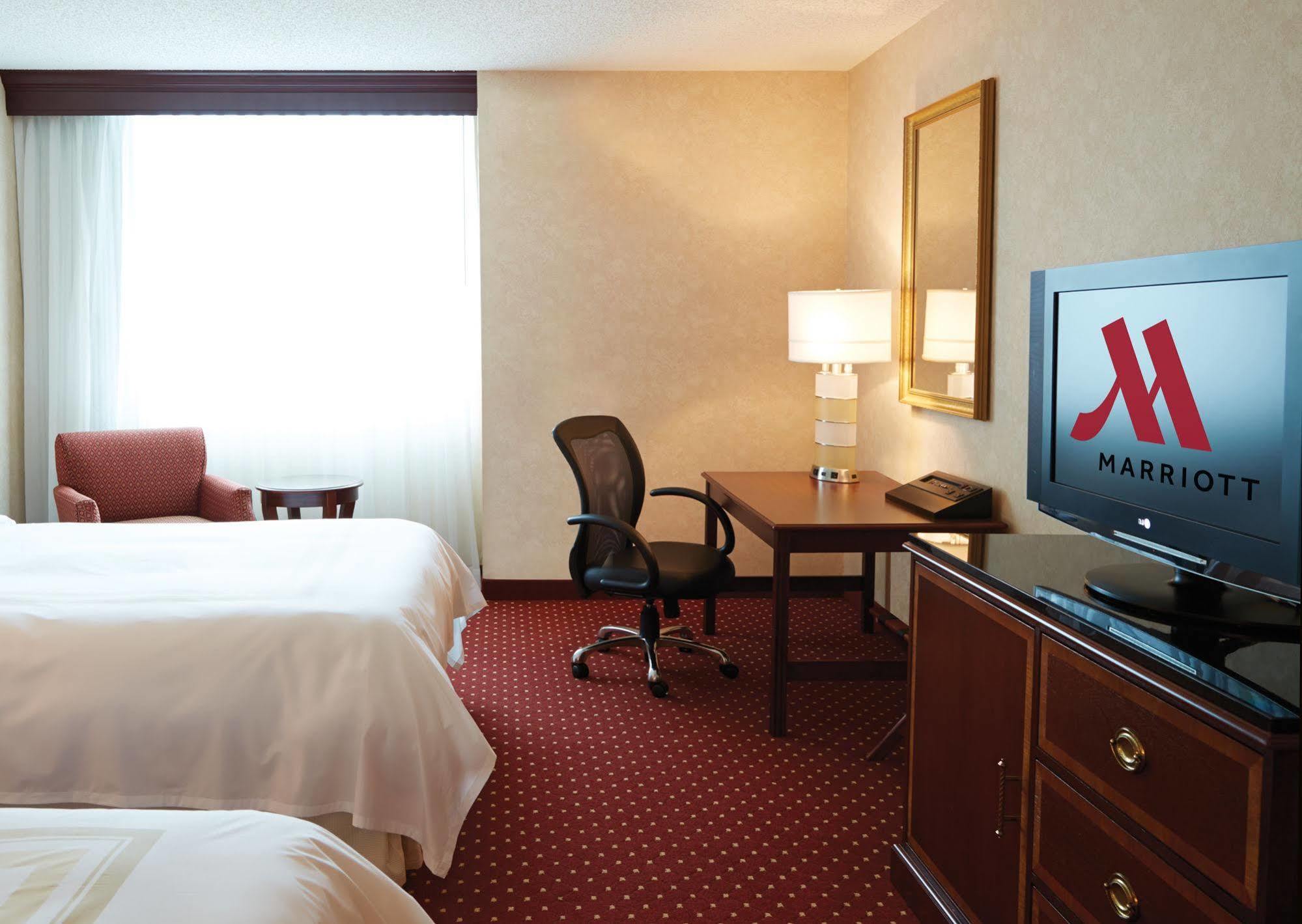 Columbus Airport Marriott Hotel Bagian luar foto