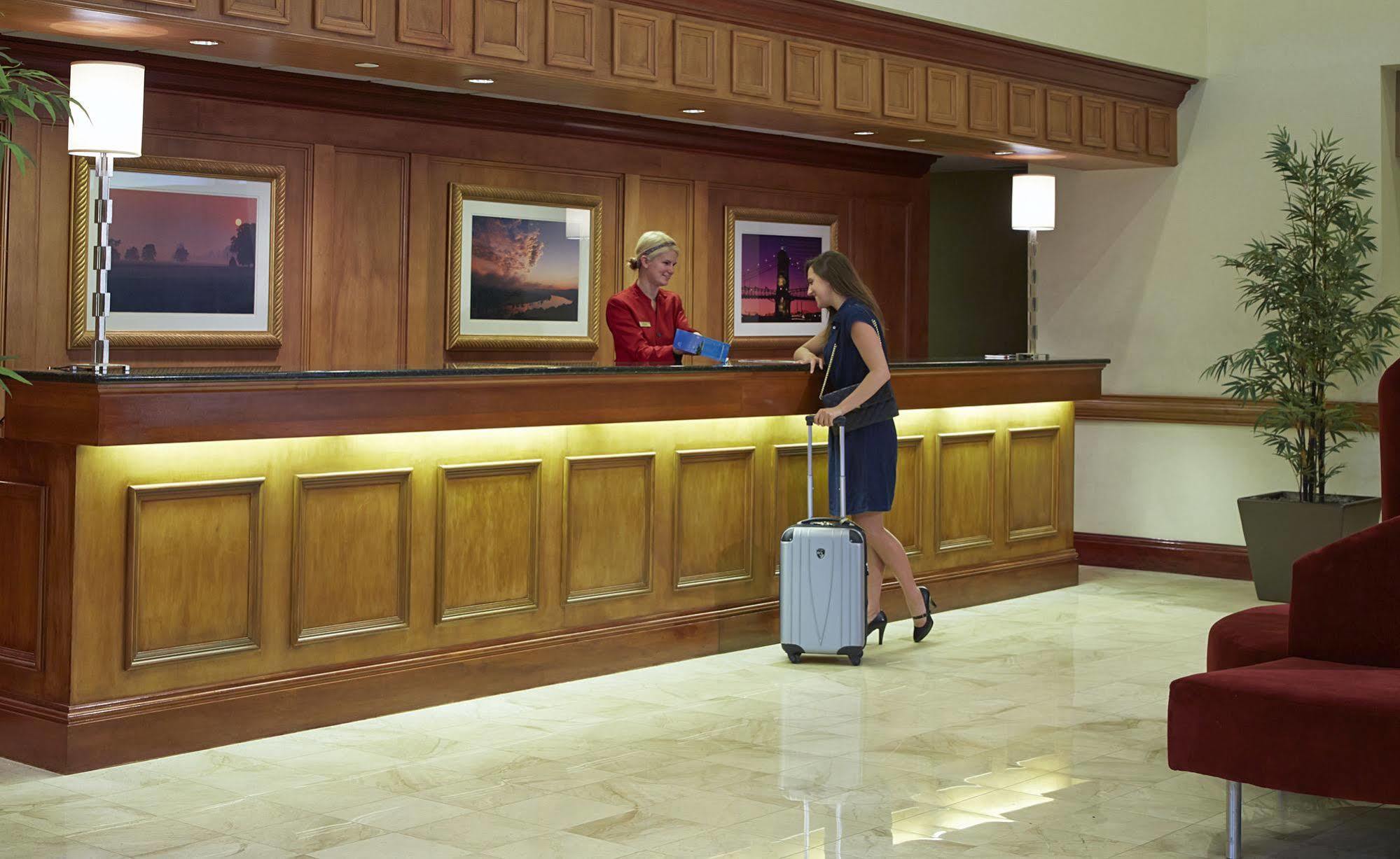 Columbus Airport Marriott Hotel Bagian luar foto